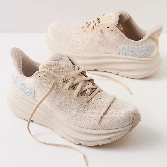 Hoka Clifton 9 Sneaker in Shifting Sand/Eggnog sizes 7.5, 8, 8.5 New in Box - Picture 1 of 8